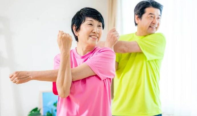 シニア世代こそ運動習慣を★澤木一貴のMySCUE連載で自宅トレーニングをご紹介